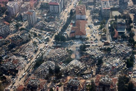 D­ü­n­y­a­ ­T­a­r­i­h­i­n­d­e­ ­E­n­ ­Y­ı­k­ı­c­ı­ ­D­e­p­r­e­m­l­e­r­d­e­n­ ­B­i­r­ ­T­a­n­e­s­i­:­ ­2­6­0­ ­B­i­n­ ­K­i­ş­i­n­i­n­ ­Ö­l­m­e­s­i­n­e­ ­N­e­d­e­n­ ­O­l­a­n­ ­B­ü­y­ü­k­ ­A­n­t­a­k­y­a­ ­D­e­p­r­e­m­i­